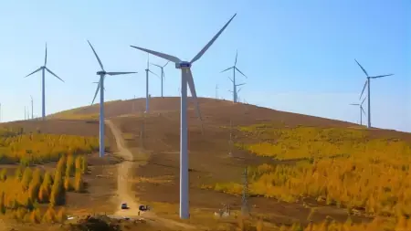风力发电机的三个扇叶转速如此缓慢，是如何迎风转动并发电的？